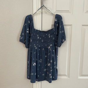A:Glow blue and floral maternity top size medium